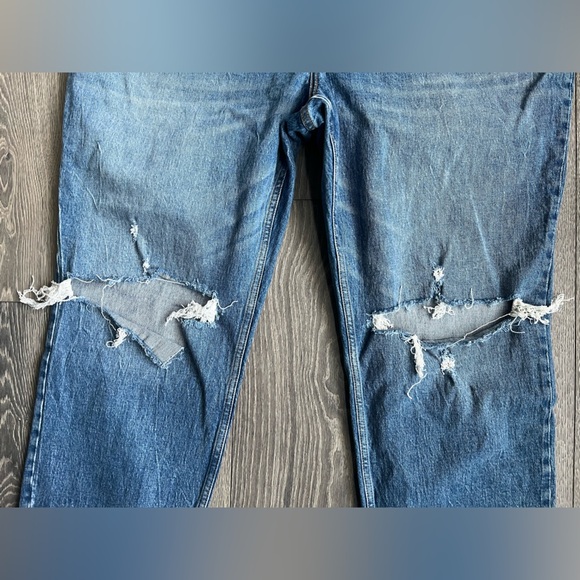 Abercrombie & Fitch The '90s Straight Ultra High Rise Jean Distressed - Picture 6 of 9